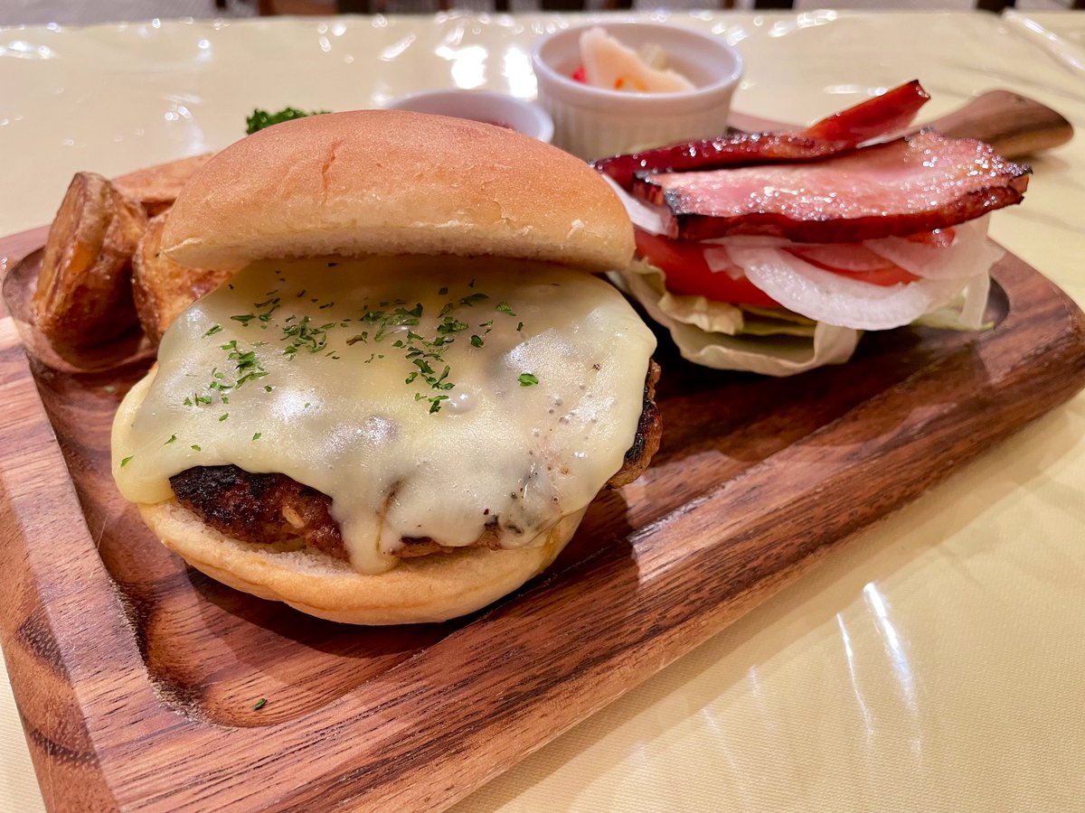 HiokenGames's tweet image. ハンバーガー🍔
うまいっ✨