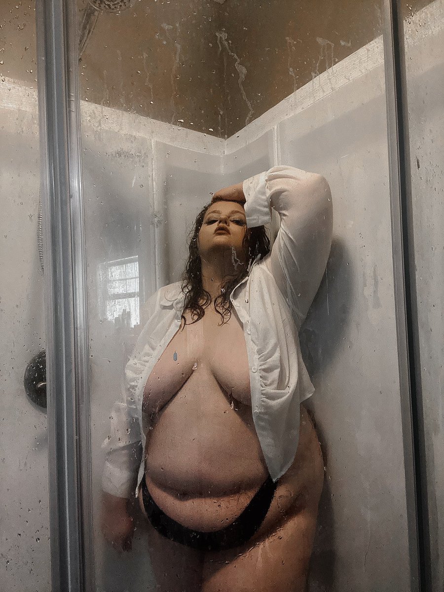 CarolineLewd's tweet photo. Shower routines 🚿 #bbw #Boudoir_Photography #boudoirphotographers #plussizefashion https://t.co/fQ8lAlVfJA
