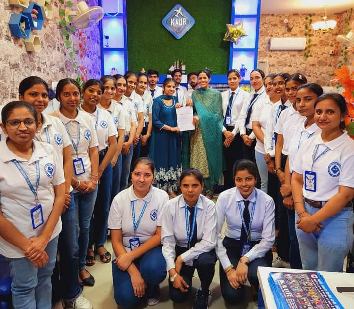 aryabrarfitness's tweet photo. Despite four refusals, three years gap, Harmanpreet Kaur Sangha resident of village Gill, district Moga got Canada study visa in 23 days #studyincanada #canadavisa #studyabroad #vancouver #canadaImmigration #canadaeducation #Spouseopenworkpermit #canadastudentspousevisa #Canada https://t.co/toQOdY9pzu
