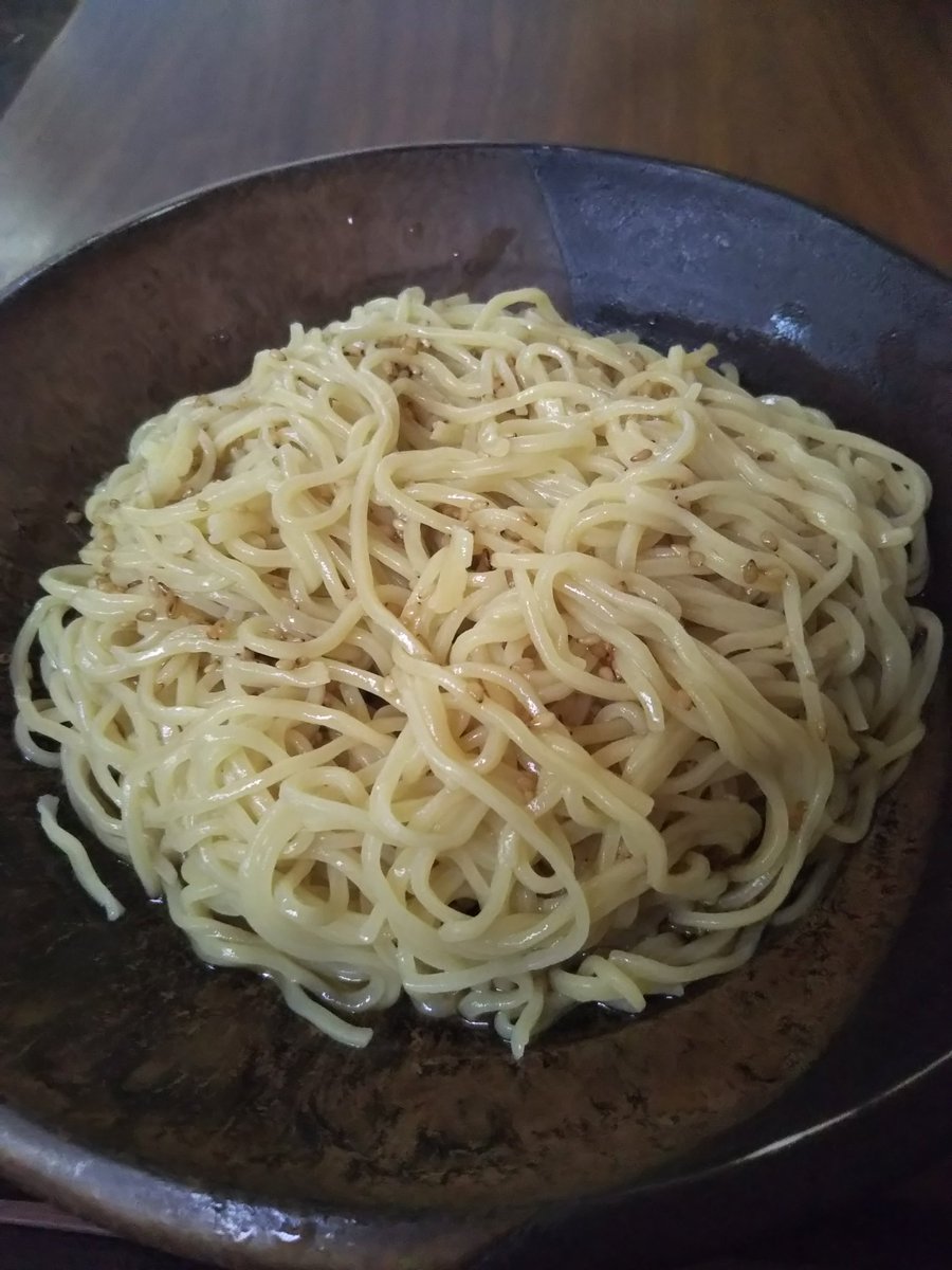 今日のまかない
冷やし中華の麺とタレだけ(２玉)
麺だけをたくさん食べたい人なので
上にのせる具材はいりません。