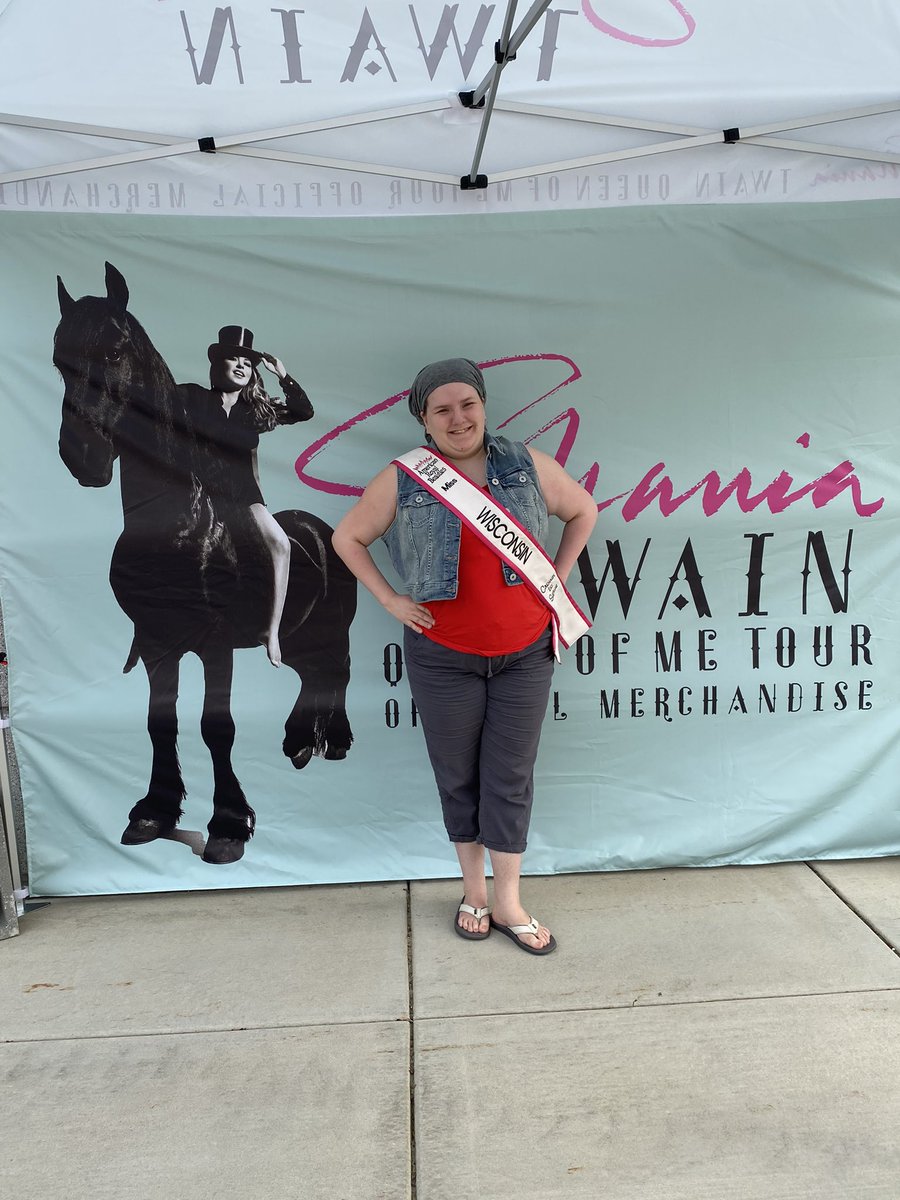 Just saw @ShaniaTwain on her #QueenOfMe tour in madison Wi and she absolutely blew me away! Her energy and stage presence were unbeatable. Can't wait to see her again! #ShaniaTwain #concertreview #countrymusic #QueenOfMeTourMadison #QueenOfMeTourWisconsin