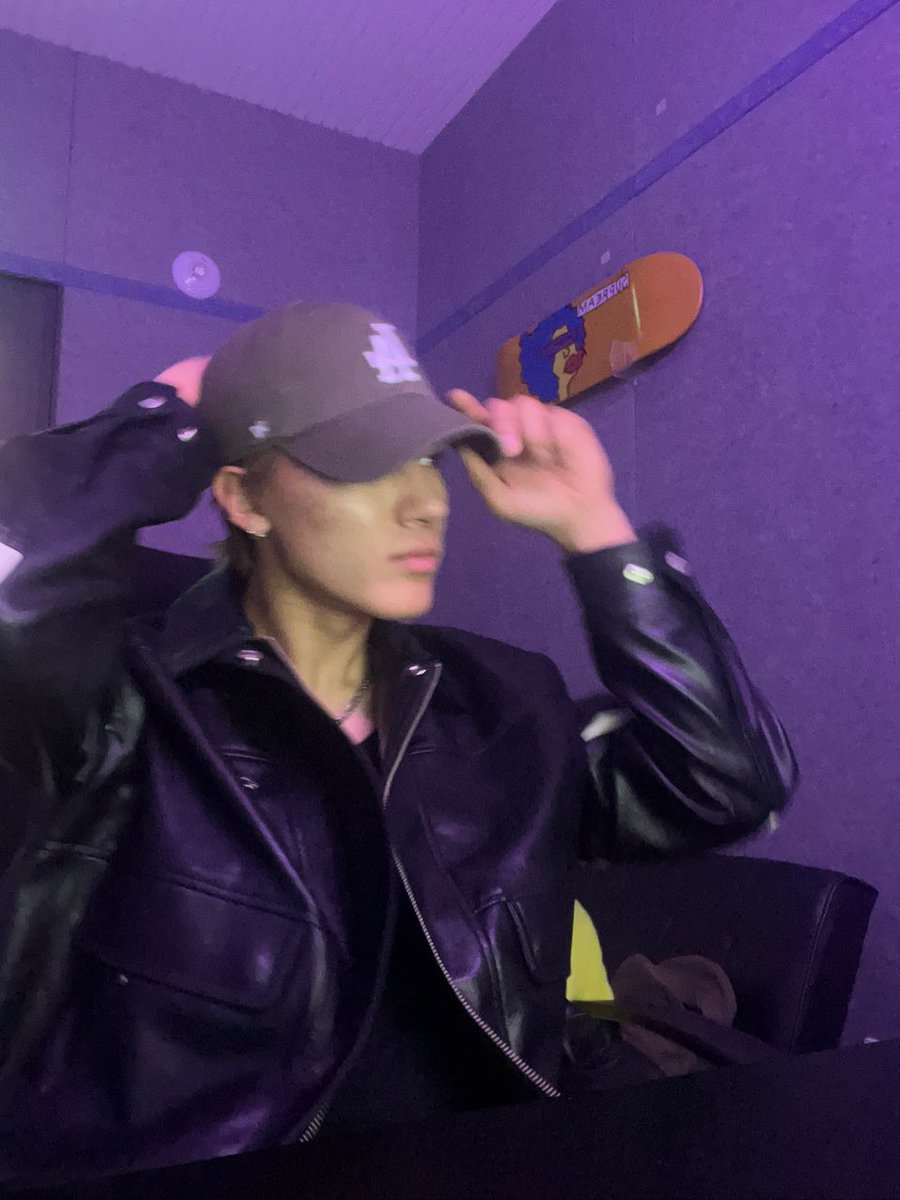 eric lovebot tweet media