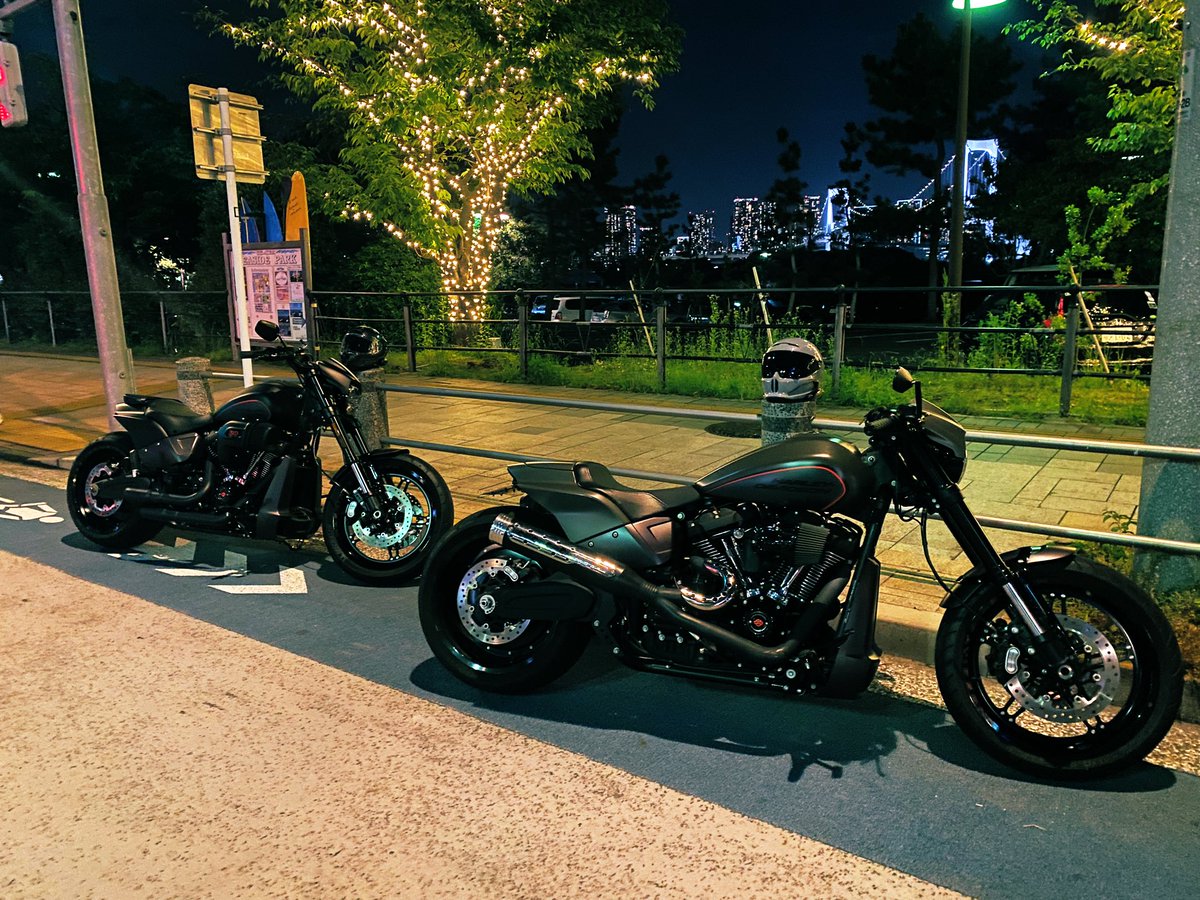 yuta_fxdr's tweet photo. FXDR2台でお台場ナイトツーリング🌉

#fxdrs #fxdr114 #FXDRS
#HarleyDavidson 
#fxsb #fxbrs #vrod https://t.co/LPcDIY93F8