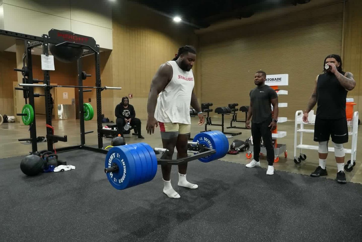 Teamgrayy's tweet photo. H I M 🦍
#GiddyUp https://t.co/W158gn284M