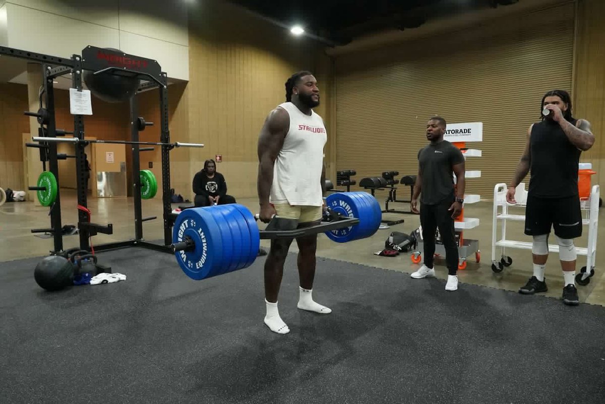 Teamgrayy's tweet photo. H I M 🦍
#GiddyUp https://t.co/W158gn284M