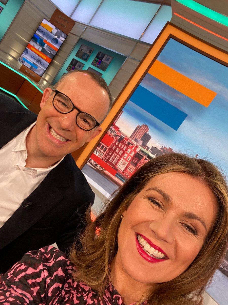susannareid100's tweet photo. Join us for a pizza the action @GMB @MartinSLewis 

One 15” pizza for a £10 or two 10” pizzas for £10? #NationalNumeracyDay https://t.co/UtHxyA33sS