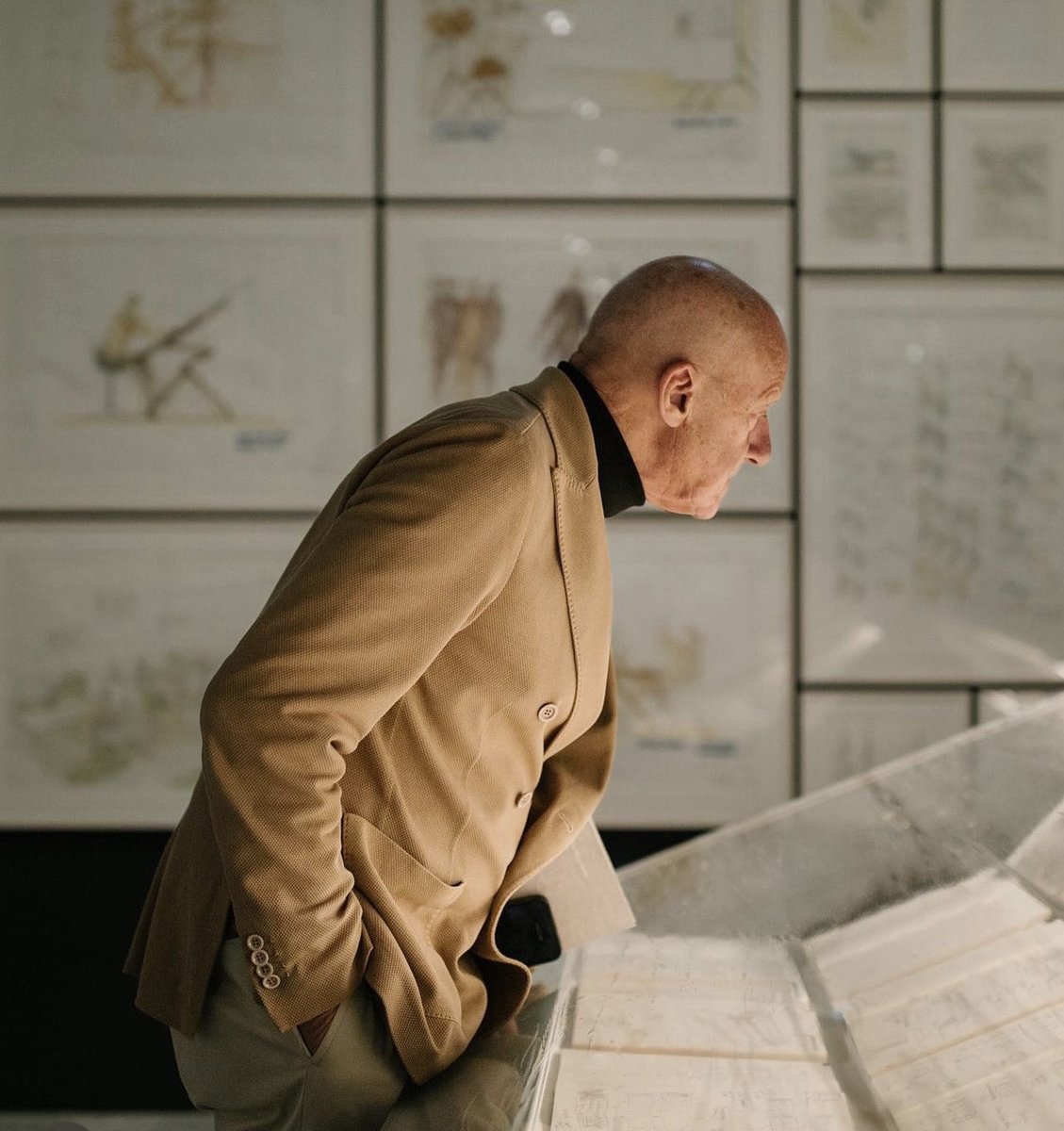 arquitect_viva's tweet photo. Norman Foster
"Los arquitectos no necesitan la IA"
En una entrevista para AFP, con motivo de la inauguración de la retrospectiva que le dedica el Centro Pompidou, el arquitecto británico compartió sus reservas sobre el papel de la IA en la arquitectura.
https://t.co/lpYjorHknE https://t.co/o9QskzbgBn