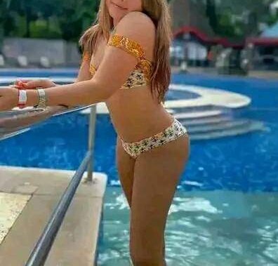 Harhashah's tweet photo. Nada mejor que coger en la piscina y que todos te vean ❤️❤️ https://t.co/HIt6YpDObF