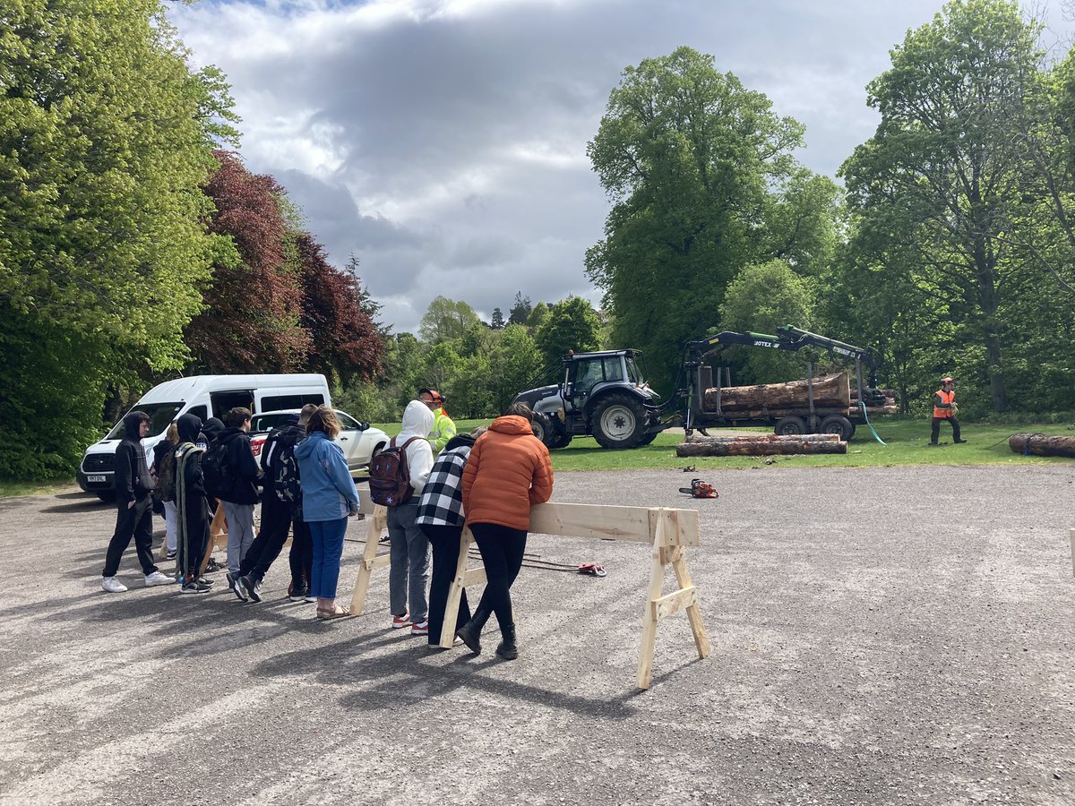rossjagger1989's tweet photo. Yesterday was Day 2 of Entichment Days @forresacademy1 with S1&2 continuing to discover & explore as part of their John Muir Award and S3 on Team Sports and STEM Activities.
#theforresway #active #outdoorlearning https://t.co/9Q3tblwATC