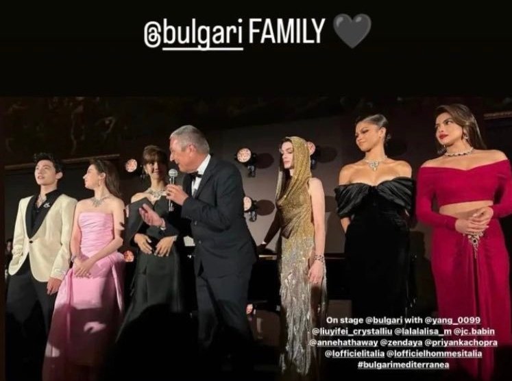 yangyang_tweets's tweet photo. 230517 ➙ #YangYang on stage with Bvlgari CEO JC Babin, Liu Yifei, Lisa Manoban, Anne Hathaway, Zendaya and Priyanka Chopra✨️❤️

» Bulgari Mediterranea High Jewelry Collection Event

#杨洋 #YangYang杨洋 #หยางหยาง https://t.co/In4sDl9Ist