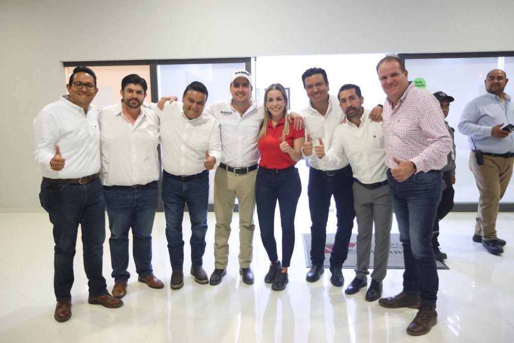 manolojim's tweet photo. Cerramos el día con un gran encuentro en #Torreón con l@s vecin@s de colonias del norte, Distrito Viñedos, colonias del oriente, San Isidro, Montebello, La Rosita, Torreón Jardin y el Fresno (1/2) https://t.co/KLAhvnMOjR