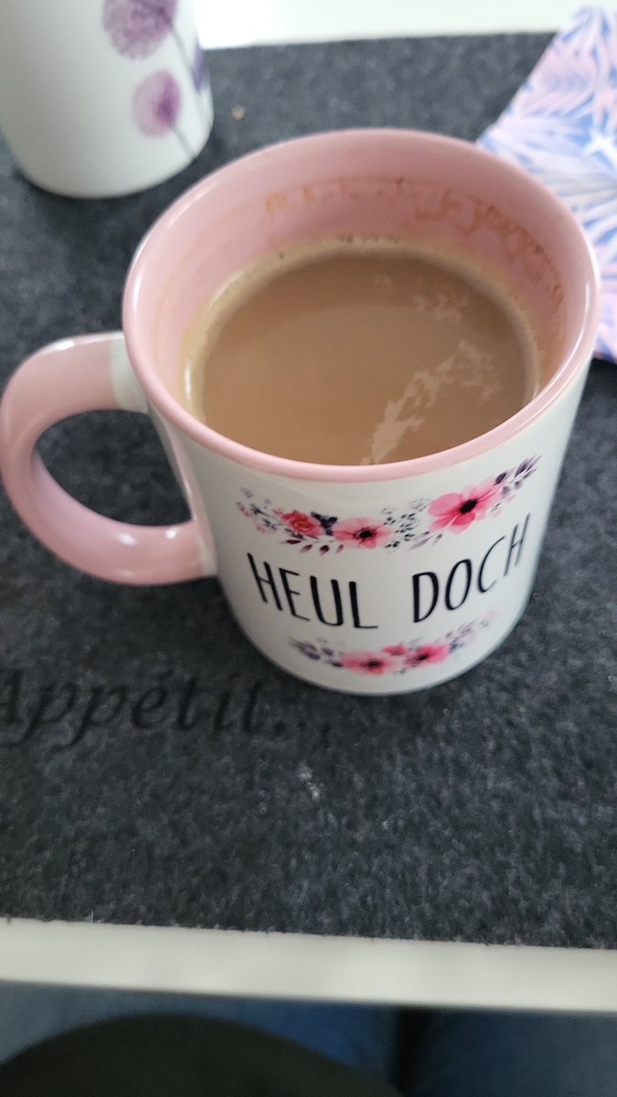 Für Euch einen guten Morgen.

Unruhig geschlafen, 
ab 5 wachgelegen und zuviel gegrübelt. 
linksseitige Schulter-Nackenschmerzen aus der Hölle. 
Ich merk schon, der Tag wird ein Spaß...passend zur Stimmung