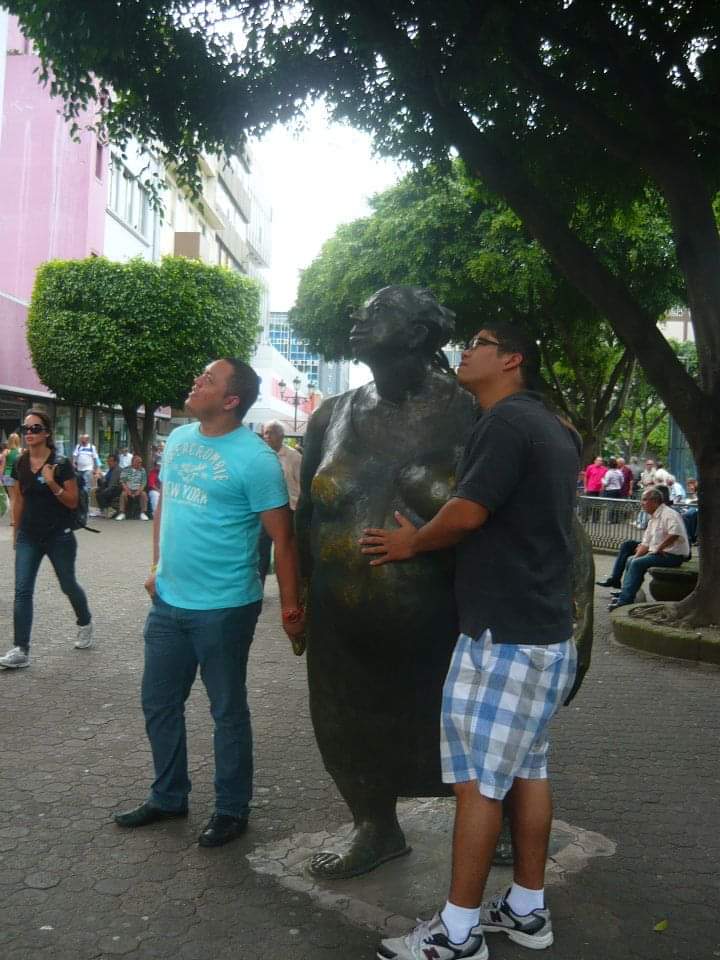 RobertoMorelos's tweet photo. @funnystatues Costa rica https://t.co/Sp9RjGevx3
