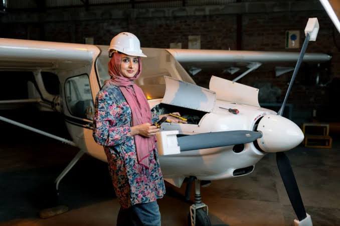 Huk06's tweet photo. Sarah Qureshi/ @AeroEngineCraft has been granted a patent in UK/US for her sustainable supersonic engine which is faster yet as quiet as comparable engines on market

So many stories…. No one to tell them https://t.co/103C1fSKBg