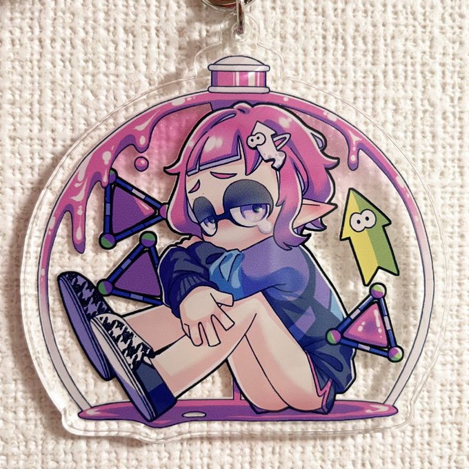 アクキー実物はこんな感じです!ハートの金具が付いています わかばイカちゃんの引きこもりグレートバリア可愛いね… 