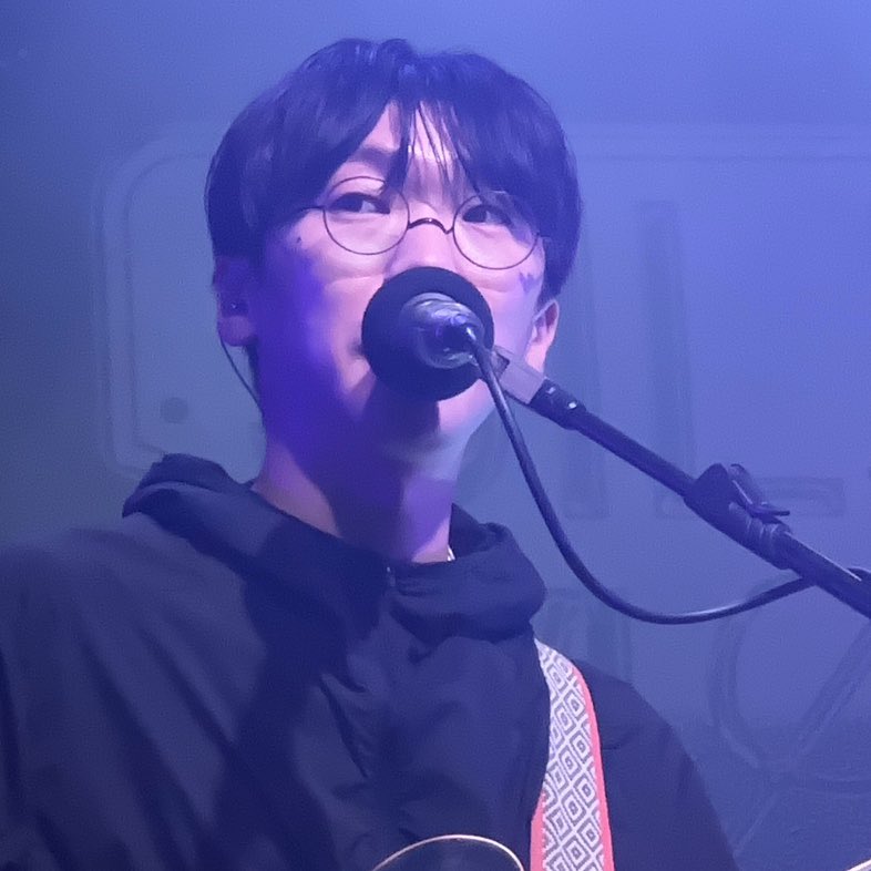 춘 얼굴 가까이서 보기