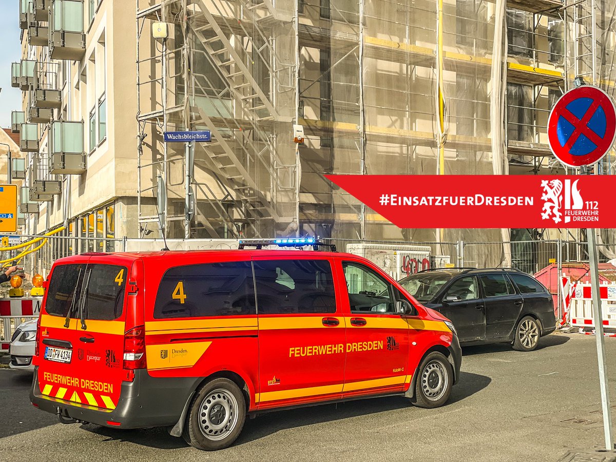 #Gasausströmung in @stadt_dresden #Friedrichstadt
Bei Bauarbeiten ist es in einem Gebäude zum unkontrollierten Abströmen einer Gasflasche gekommen. Wir sichern den Bereich und erkunden.

⚠️Die #Wachsbleichstraße ist momentan voll gesperrt.⚠️

#EinsatzfuerDresden #Dresden