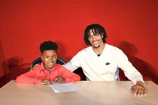 WolfWals's tweet photo. My Arlo a couple days ago signed his 1st one🔴❤️👏👏 #welldoneson #LFC #TAA https://t.co/RtaTE9cWT7