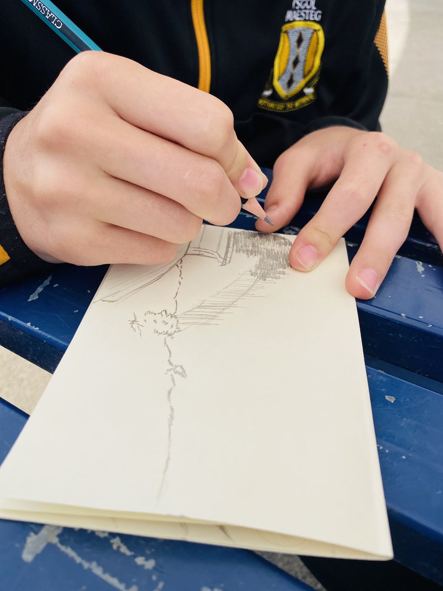Year 9 Art made a great start on our new landscapes project today! Making the most of the sunny weather with some outdoor drawing of the lovely view 🌳 ⛰ #landscapes #landscapeart #expressivearts #art #outdoordrawing <a href="/MaestegSchool/">Maesteg School</a>