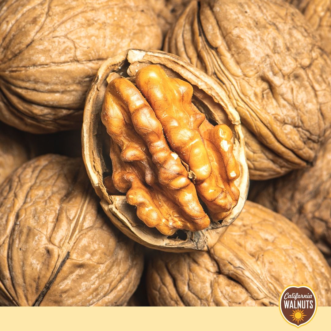 USDAIndia's tweet photo. It's #NationalWalnutDay today! #DYK that one ounce of #walnuts is a powerhouse of vital nutrients for optimum health, including alpha-linolenic acid (ALA), plant-based omega-3 fatty acid (2.5g), 4g of protein, 2g of fiber, & a good source of magnesium (45mg). #CaliforniaWalnut ❤️ https://t.co/PHfSuFrnA9