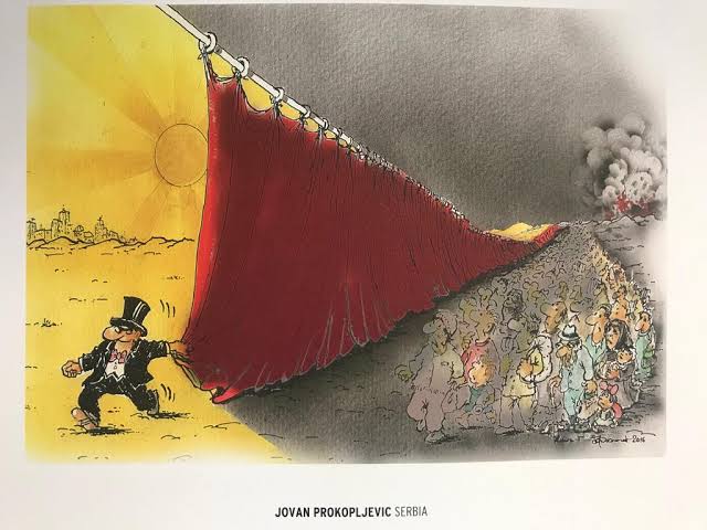 Sanki yeminler etmiş halkımız,
Güneşi görmeyeceğiz diye,
Hem siyahlar hem beyazlar,
Ant içmiş renksizliğe,
İster umutlan ister arzula istersen de küs,
Öyle geliyor ki bazen,
Ne yaparsan yap NAFİLE...

Herkes Sandığa