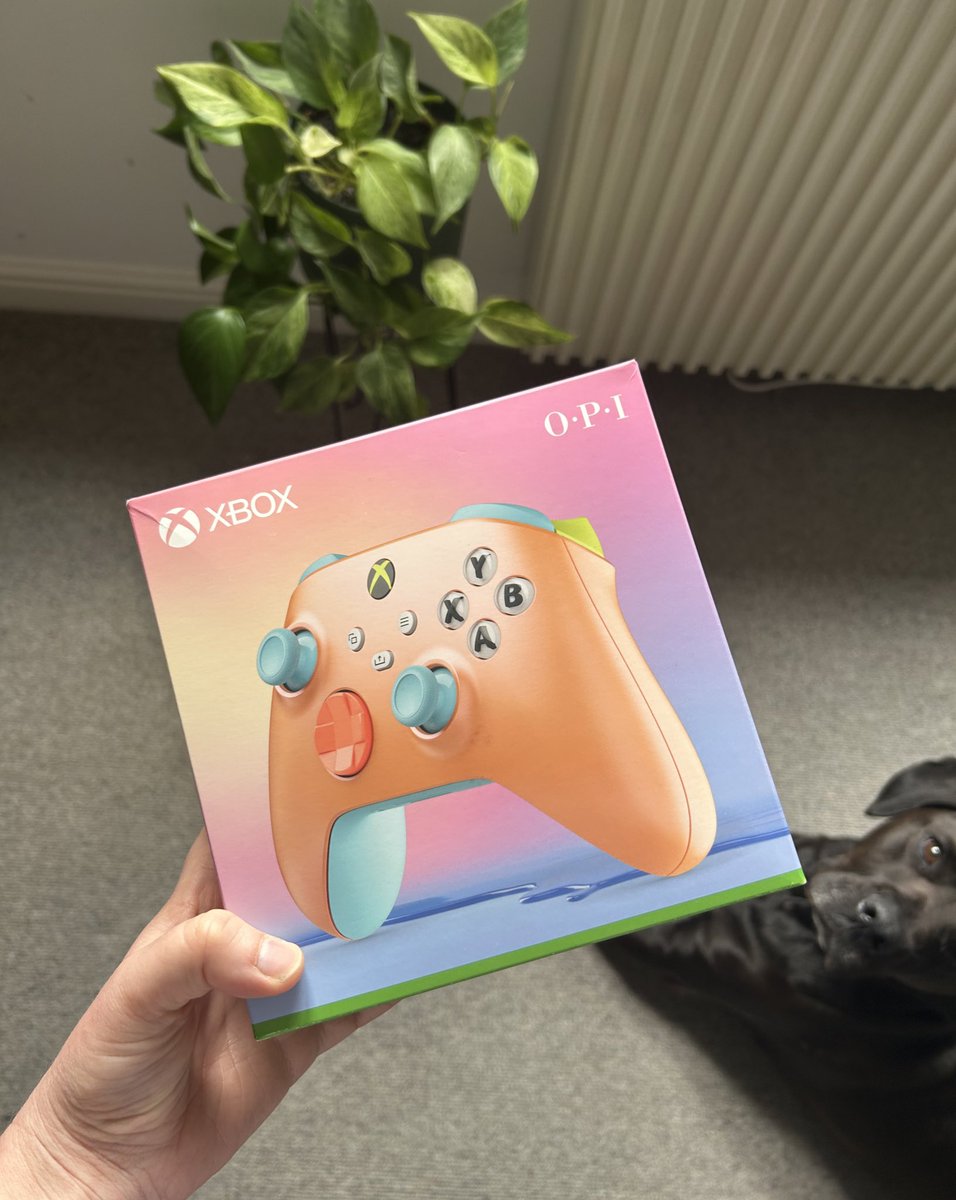 holliewoodjays's tweet image. Torn between opening this and using it or staring at it boxed for years #gamerproblems