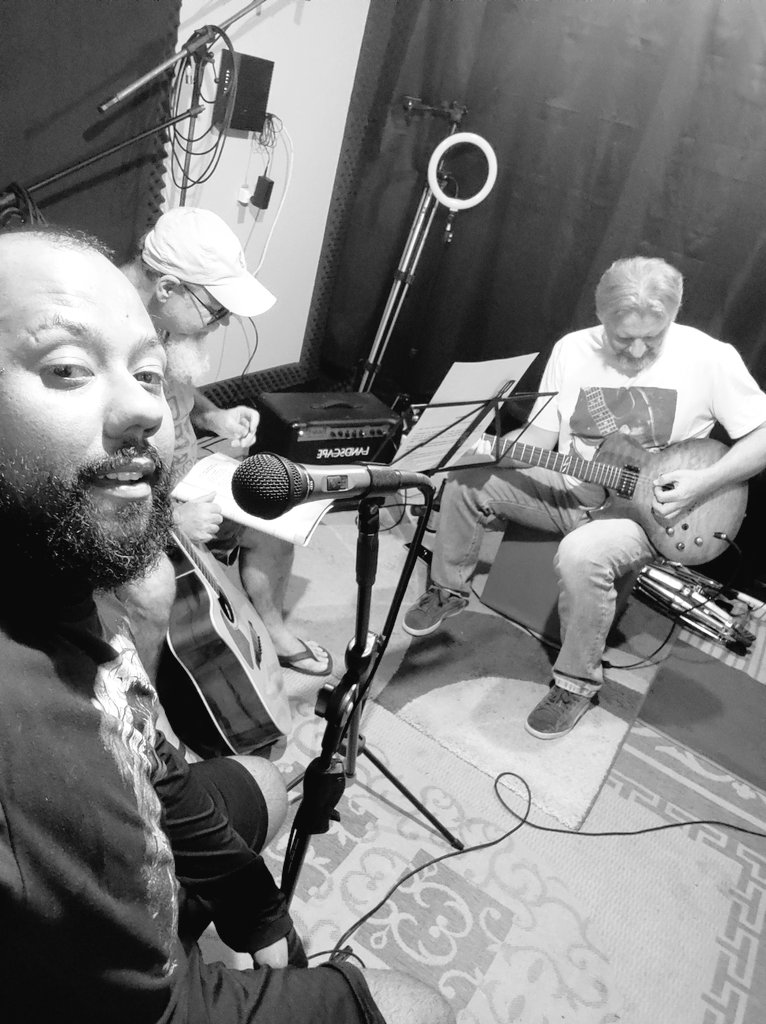 Xstripped2's tweet photo. Trio. #ensaio https://t.co/2wxNoxaMDG
