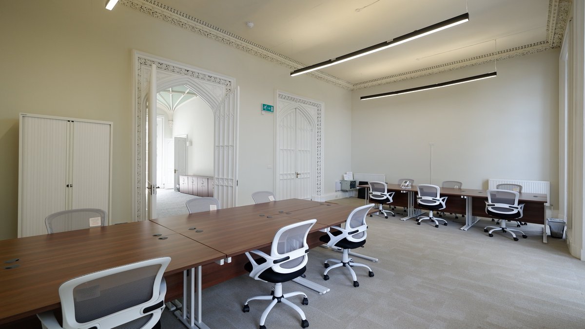 Strathmore_uk's tweet photo. Bright and spacious office space within a traditional Edinburgh townhouse (and all the period features which come with!).

This layout offers our client plenty of desk space, and connects with their private boardroom / breakout area.

Learn more 🖥 https://t.co/4j7EHUIKUJ https://t.co/babsJxG0Km