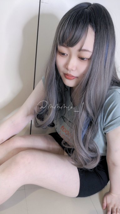 髪染めました。 顔も初出しなので褒めて！ https://t.co/iE1HgEjm7l