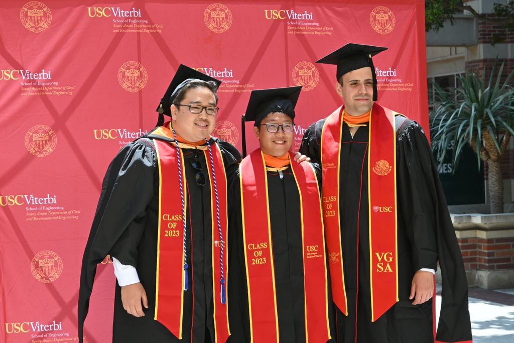 USC_CEE's tweet photo. Candid photos from our #USC_CEE Commencement reception. We are so proud of our #AstaniGrad #ViterbiGrad #USCGrad for reaching this milestone!
More photos:
Instagram: https://t.co/jmol2SoriE
Twitter: https://t.co/J8eInzlNJN
Facebook: https://t.co/EyrIOaY3Pq https://t.co/yhkZvh8WT1