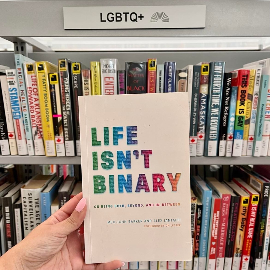 InnisfilideaLAB's tweet photo. Today &amp; every day, we stand in solidarity with those facing discrimination due to their sexual orientation or gender identity🏳️‍🌈🏳️‍⚧️

We've compiled a list of books that celebrate LGBTQIA+ voices and experiences. Join us in promoting inclusivity for all: https://t.co/uQDCHSxQTW https://t.co/98byjFCaam