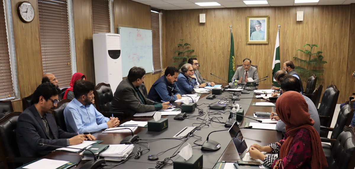 PlanComPakistan's tweet photo. Minister Ahsan Iqbal directs for establishment of a birth certificate-based admission system in collaboration with NADRA in capital &amp; called on provinces to prioritize education, highlighting their resources under 18th Amendment while chairing a meeting on out of School Children https://t.co/B1hiW8T8td