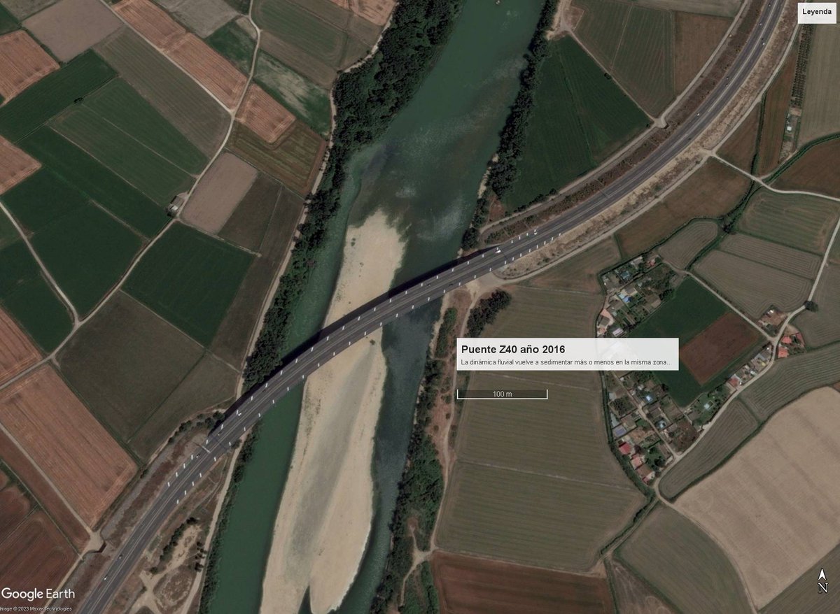 ebroNAUTAS's tweet photo. @victorrrmata @meteo_aragon Antes del puente había ya una gran playa de grava. Cuando se construyó, se dragó para aumentar la sección, y cada crecida el #Ebro vuelve a colocar la grava allí de nuevo. Puedes ver la dinámica fluvial en avión en estas fotos, hay más fotos/años disponibles en Google Earth: https://t.co/fnimzWK1qS