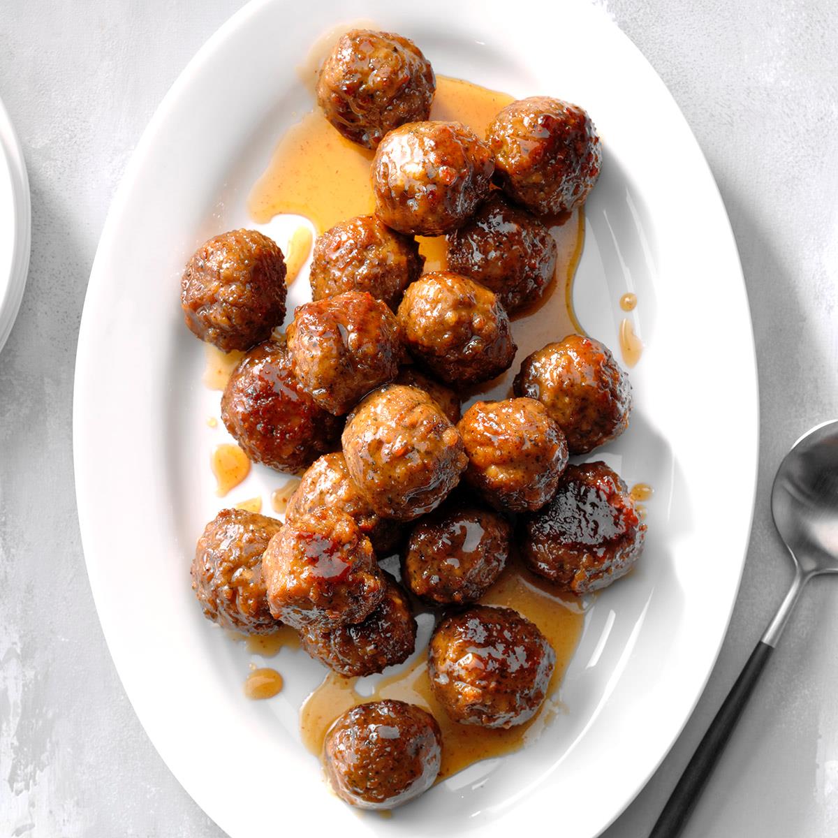 Bourbon Meatballs. #foods #drinks bit.ly/2PoPctu