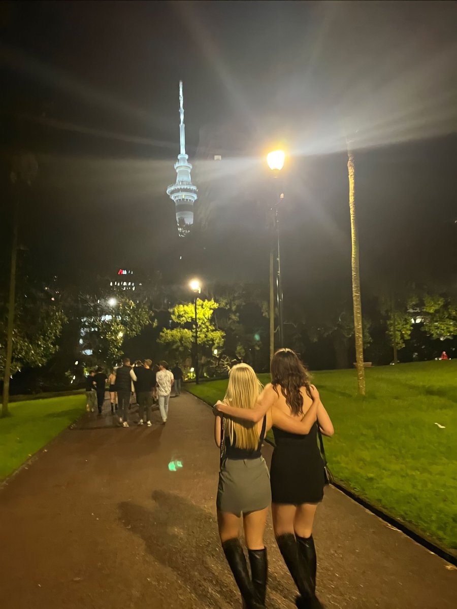 One day till Melbourne bb <a href="/arsonrylucia/">luci 🦋</a>