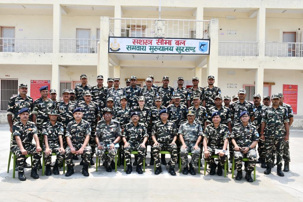 ssbpatna's tweet photo. #IGVisit.
#SewaSurakshaBandhutav.
Sh. Pankaj Kumar Darad, I.P.S,IG #SSB Frontier Patna visited @51BnSSB and it's Coy. He inspected BN campus area and addressed a Sainik Sammelan.He also shared his experiences with the jawan.He Planted sapling at Border out post area.
@SSBIndia. https://t.co/Y8YuKdEVui