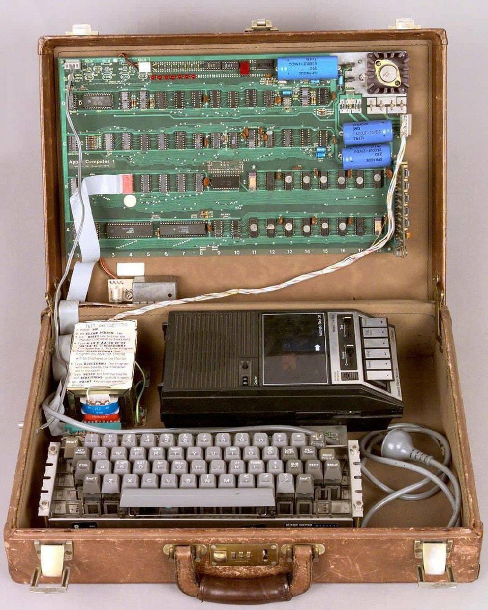 Steve Wozniak's Apple I (1976) 

How in the world did this even work?!🤔