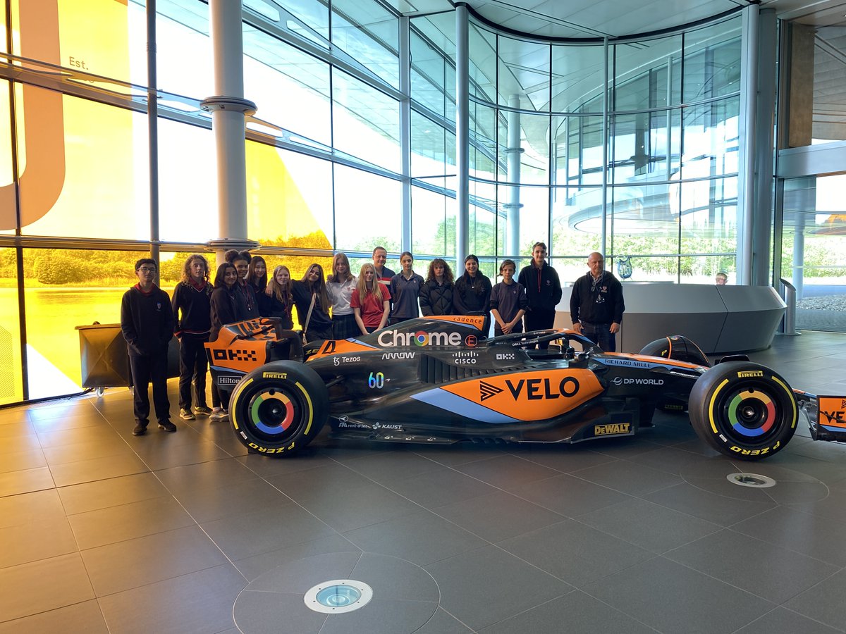 DwightSchoolUK's tweet image. Our goal is to help students realise their #SparkOfGenius. This week, it was our engineers&apos; turn at the wheel! We took 16 students with an interest in engineering for a tour of @McLarenF1&apos;s state-of-the-art facility, from the carbon fibre area to the aerodynamic wind simulator