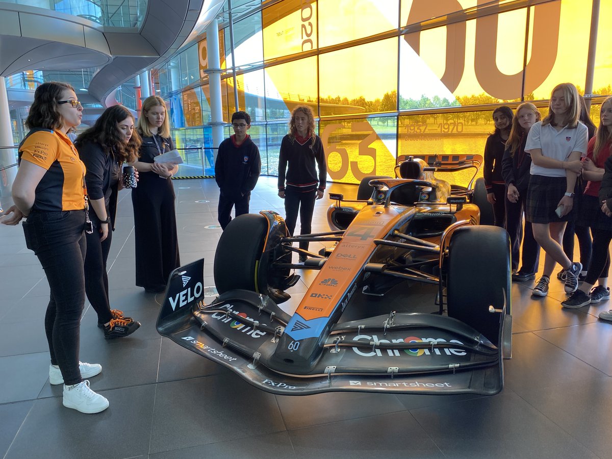 DwightSchoolUK's tweet image. Our goal is to help students realise their #SparkOfGenius. This week, it was our engineers&apos; turn at the wheel! We took 16 students with an interest in engineering for a tour of @McLarenF1&apos;s state-of-the-art facility, from the carbon fibre area to the aerodynamic wind simulator