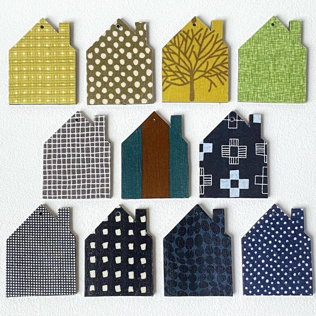 W A S T E  N O T…
…W A N T  N O T

i do find it difficult throwing anything away &amp; save all the trimmings &amp; scraps from my making - sewing &amp; knitting.

the wool ends &amp; leftovers are used for making up, pompoms &amp; swatch cards - even the smallest scrap… instagr.am/p/CsV3lcqtHkQ/