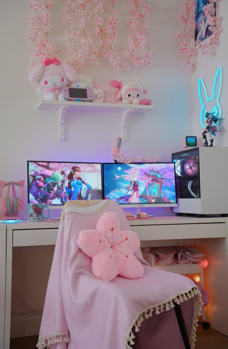 1 pic. My new setup? I told y’all that I moved out so it’s kinda sad that I don’t have any space for