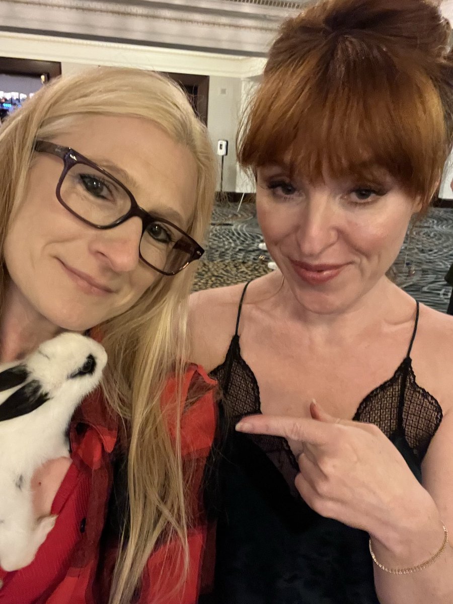 tinydancer_127's tweet photo. Gotta love @RuthieConnell  gorgeous and kind #SaveTheWinchesters https://t.co/E4P6IJqAfO