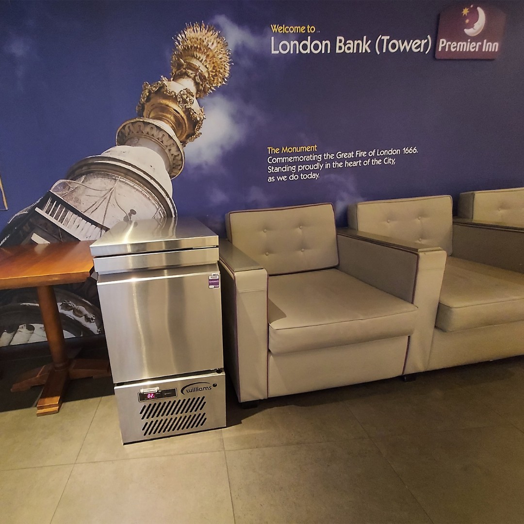 Williams’ equipment doesn’t always need to be placed in a kitchen… how about in a hotel lobby? 🏨

Thanks to its front-venting refrigeration system, our compact Aztra cabinet can fit into the tightest spaces!

#Williams #London #Bank #Hotel #Retail #Refrigerator