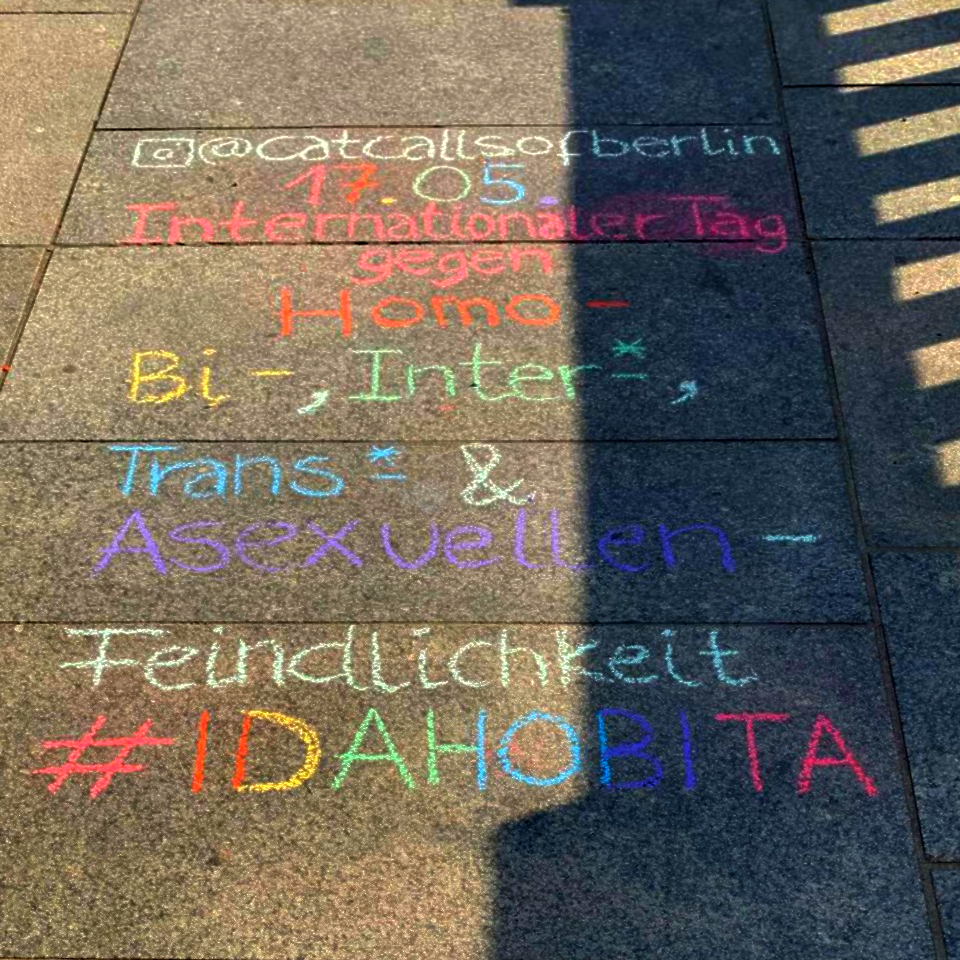 catcallsberlin's tweet photo. Caption und 2 weitere Slides auf Instagram!
#catcallsofberlin #ankreiden #feminismus #chalkback #IDAHOBITA #IDAHOBITA2023 #pride #pride2023 #loveislove #queerrightsarehumanrights
https://t.co/ublnJJXs1W https://t.co/PP8XwFNEtu
