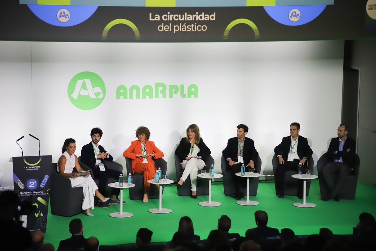 Se celebra ahora la Mesa redonda📢La cadena de valor del plástico

D. David Eslava. Eslava Plásticos
D. Javier Garcia. Internal Plásticos 
Dª. Natalia Campos. Enplast
D. Jean Henin. Pellenc ST
Dª. Yolanda Fernández. ALCAMPO
D. Nicolás Fuentes. NESTE

#congresoAnarpla #rplásticos