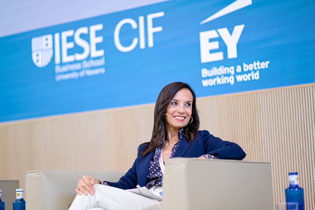 RedeiaCorp's tweet photo. En #IESEBanking @iesebschool la presidenta @BeatrizCorredor ha destacado que @RedElectricaREE es columna vertebral de la #transiciónecológica en 🇪🇸 y va a ser pieza clave de su reindustrialización, a través de "la integración de nuevas demandas industriales y centros de datos". https://t.co/kOjQ0GxVQN
