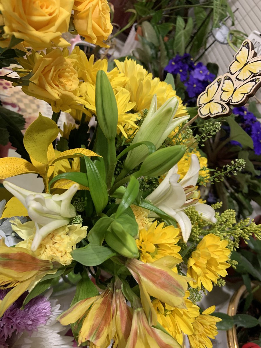 Cupcakes and flowers to help celebrate my retirement! I’m so blessed! #DragonProud ⁦<a href="/WGESdragons/">Walnut Grove ES</a>⁩