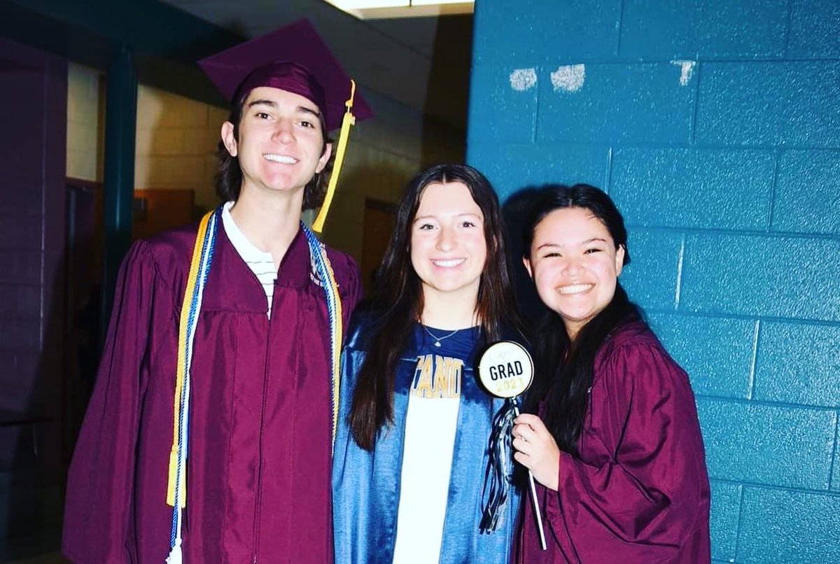 lottselementary's tweet photo. Senior Stroll Part 2! #allottselementary #lottspta #seniorstroll #classof2023 @lotts_pta https://t.co/2iBs1KmMaU