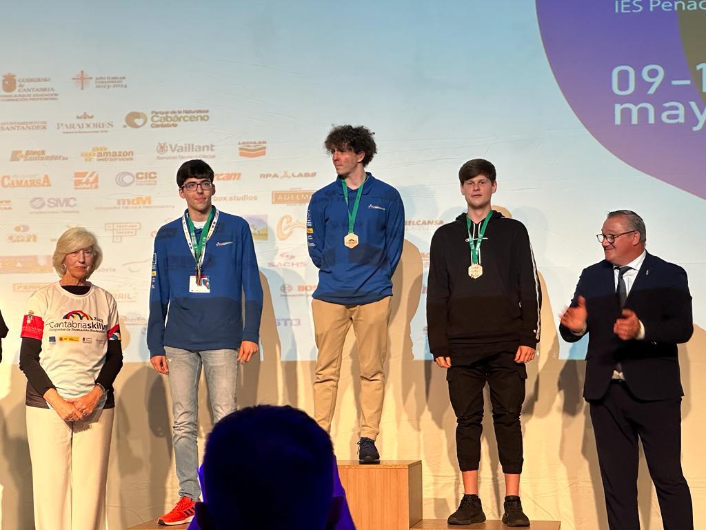 fpaglinformati1's tweet photo. Ganadores #CantabriaSkills2023 https://t.co/E6pxHHxYVP