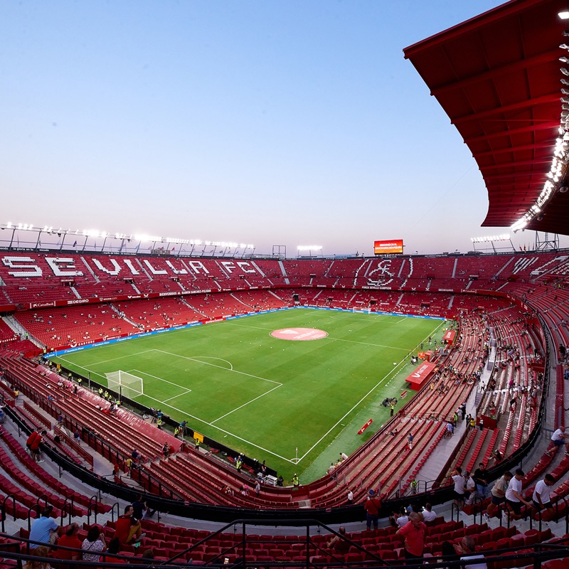 SevillaFC's tweet photo. 🎟️ A la venta un cupo mínimo de entradas que ha devuelto la @juventusfc de cara a la vuelta de semifinales de la @EuropaLeague. #UEL 

#WeareSevilla #NuncaTeRindas